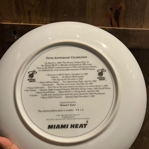MIAMI HEAT 5th Anniversary celeb.,collectible plate . Dinner size plate. - Picture 5 of 7